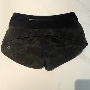 Lululemon Speed up low rise 2.5” shorts